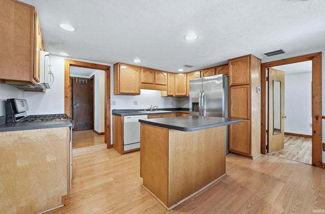 735 Lane 274 Crooked Lake, Angola, IN 46703