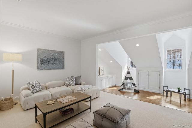 10 Shadow Tree Lane, Briarcliff Manor, NY 10510