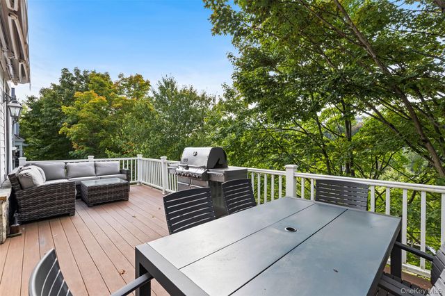 10 Shadow Tree Lane, Briarcliff Manor, NY 10510