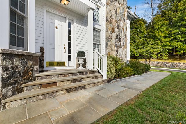 10 Shadow Tree Lane, Briarcliff Manor, NY 10510