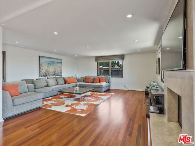 2340 Jupiter Drive, Los Angeles, CA 90046