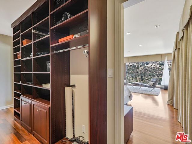 2340 Jupiter Drive, Los Angeles, CA 90046