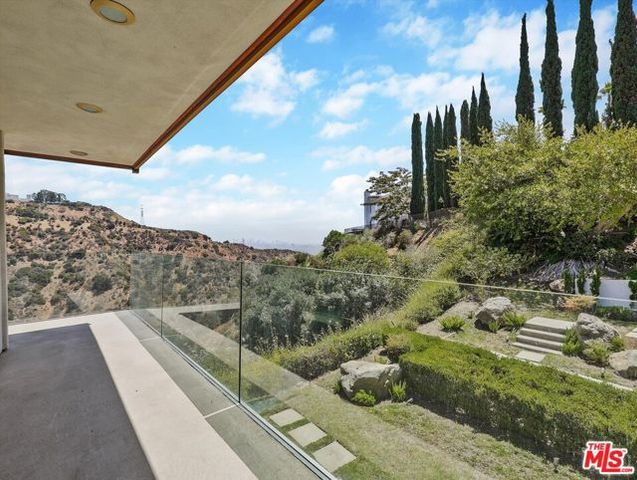 2340 Jupiter Drive, Los Angeles, CA 90046