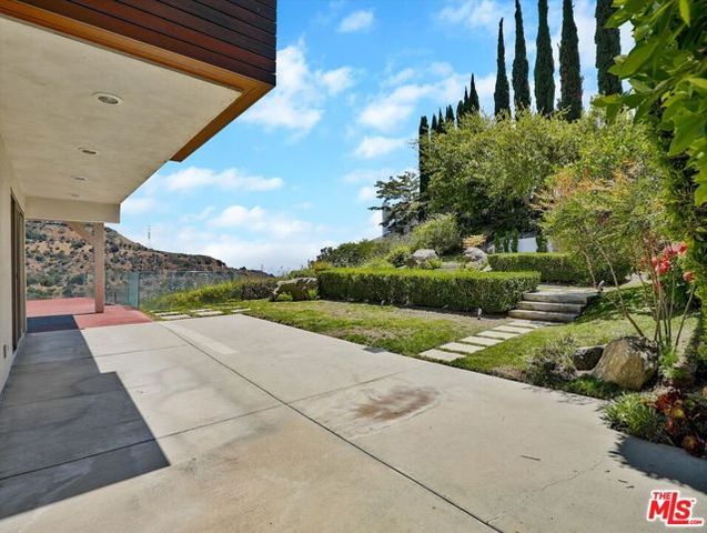 2340 Jupiter Drive, Los Angeles, CA 90046