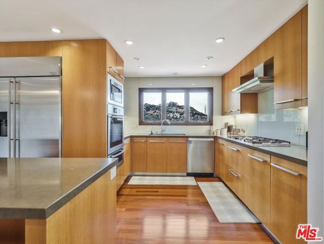 2340 Jupiter Drive, Los Angeles, CA 90046