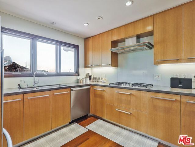 2340 Jupiter Drive, Los Angeles, CA 90046