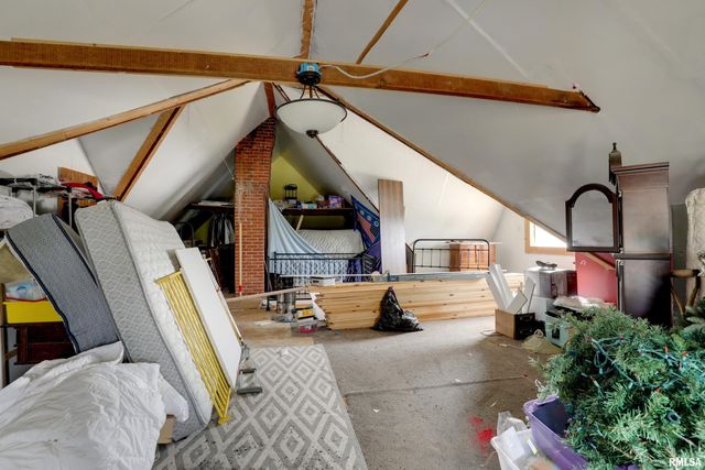 222 W NEW Street, Palmyra, MO 63461