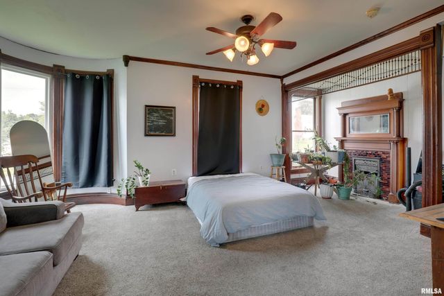 222 W NEW Street, Palmyra, MO 63461