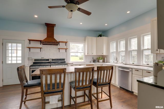 222 W NEW Street, Palmyra, MO 63461