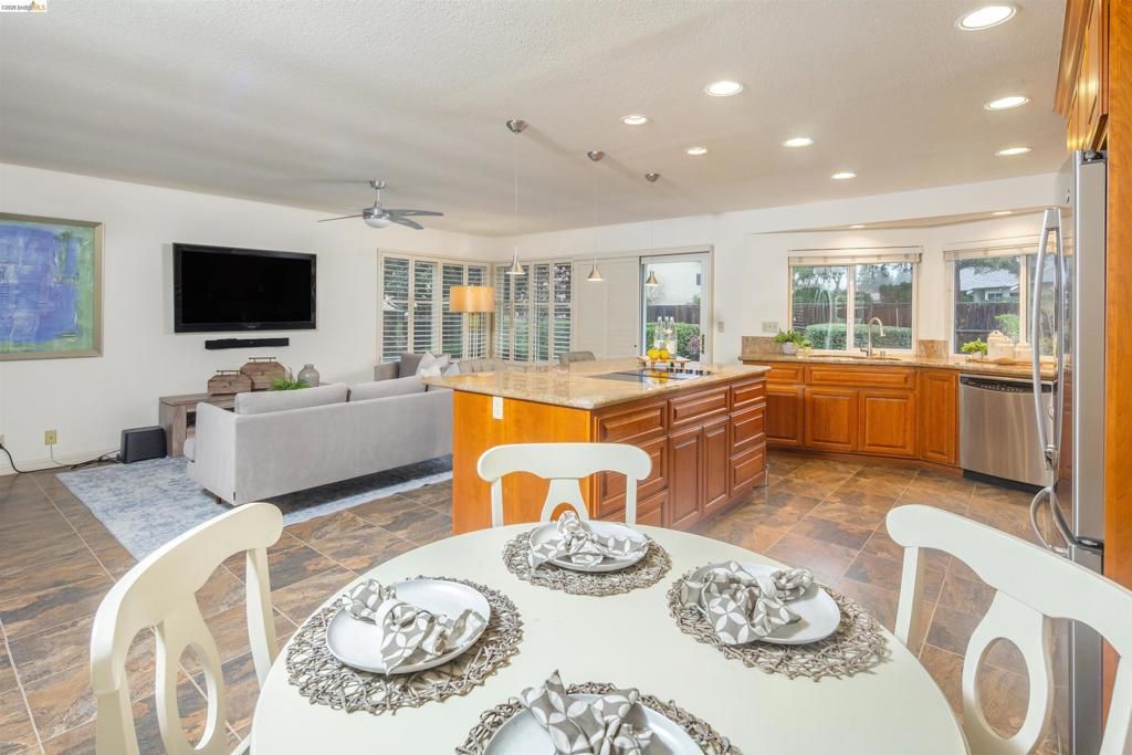 Image 18 of property listing at 3237 3237 Vera Cruz Dr, San Ramon, CA 94583