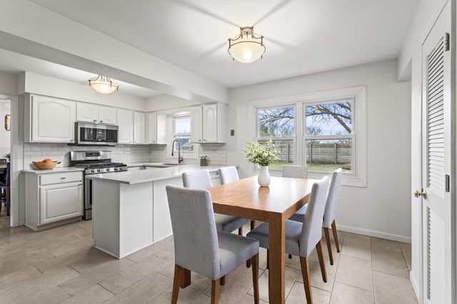 7209 Grant Street, Darien, IL 60561