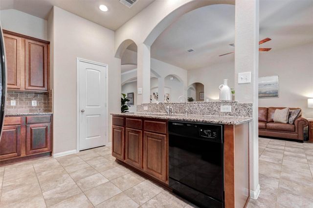 546 Green Meadows Drive, West Columbia, TX 77486