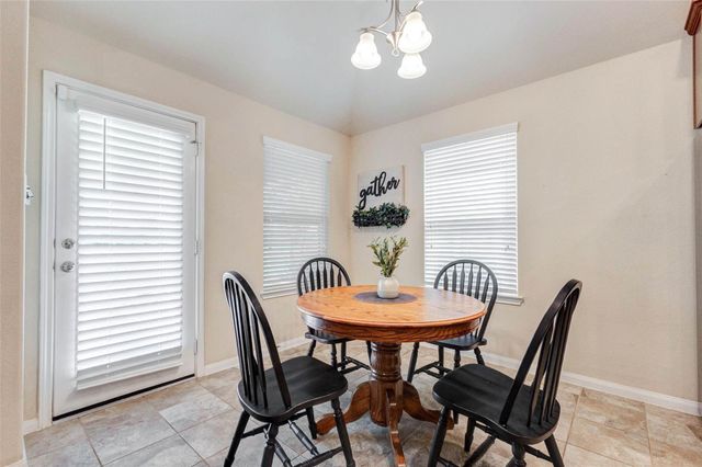 546 Green Meadows Drive, West Columbia, TX 77486
