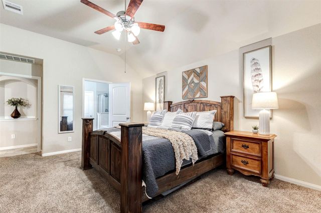 546 Green Meadows Drive, West Columbia, TX 77486