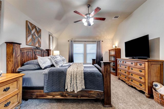 546 Green Meadows Drive, West Columbia, TX 77486