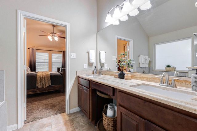 546 Green Meadows Drive, West Columbia, TX 77486