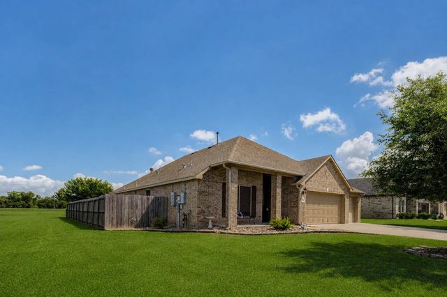 546 Green Meadows Drive, West Columbia, TX 77486