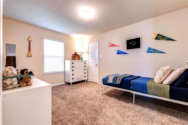 546 Green Meadows Drive, West Columbia, TX 77486