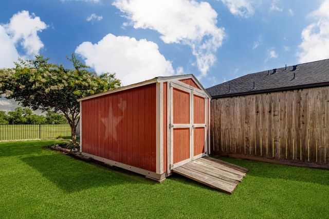 546 Green Meadows Drive, West Columbia, TX 77486