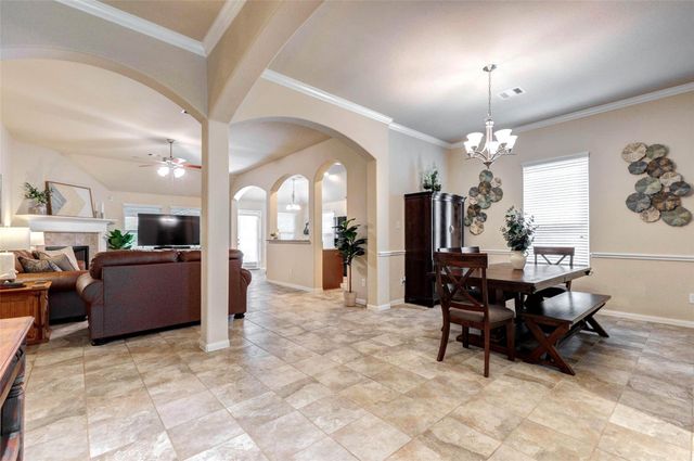 546 Green Meadows Drive, West Columbia, TX 77486