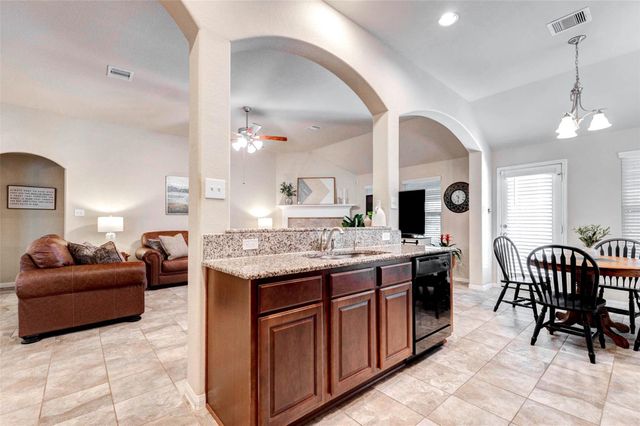 546 Green Meadows Drive, West Columbia, TX 77486