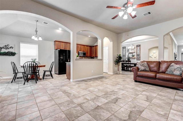 546 Green Meadows Drive, West Columbia, TX 77486