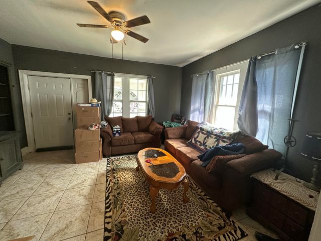 611 Denver Street, Plainview, TX 79072