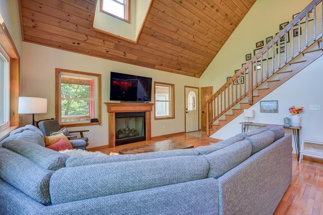 65 Garmish Road, Conway, NH 03818