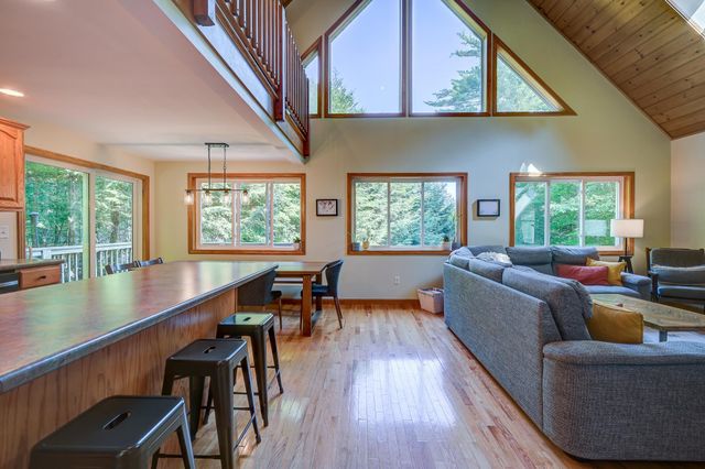 65 Garmish Road, Conway, NH 03818