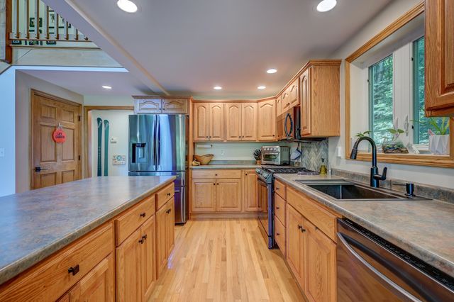65 Garmish Road, Conway, NH 03818