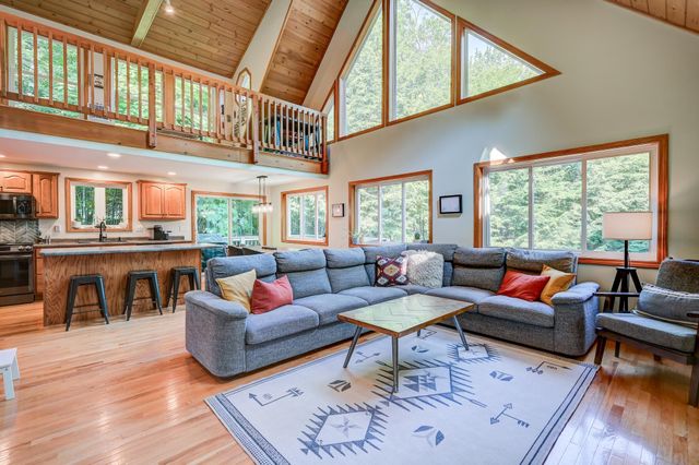 65 Garmish Road, Conway, NH 03818