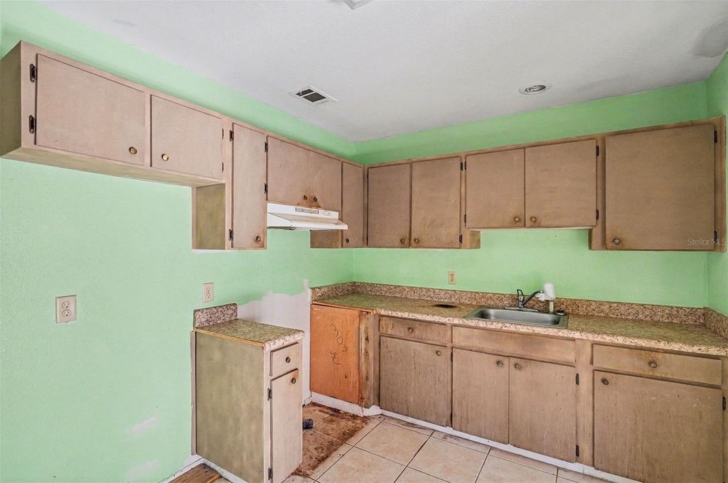 Image 8 of property listing at 1136 MINNET COURT NE, Palm Bay, FL 32905