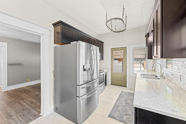 833 S 9th, Salina, KS 67401