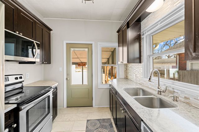 833 S 9th, Salina, KS 67401