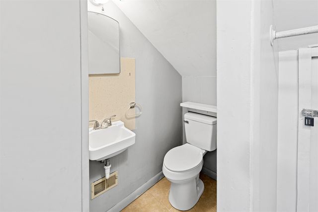 833 S 9th, Salina, KS 67401