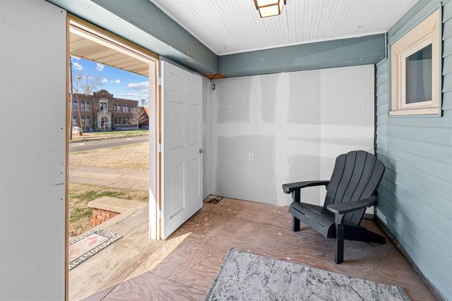 833 S 9th, Salina, KS 67401