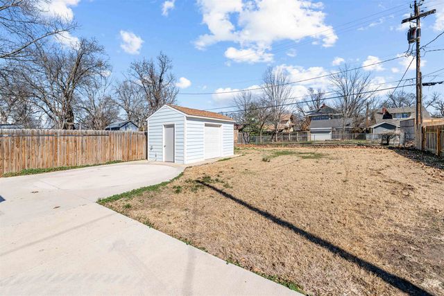 833 S 9th, Salina, KS 67401