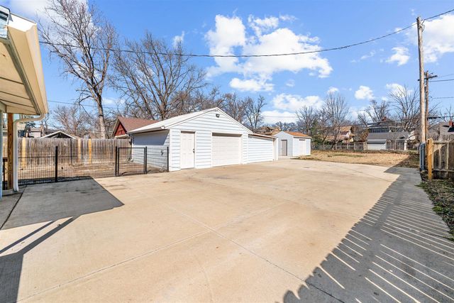 833 S 9th, Salina, KS 67401