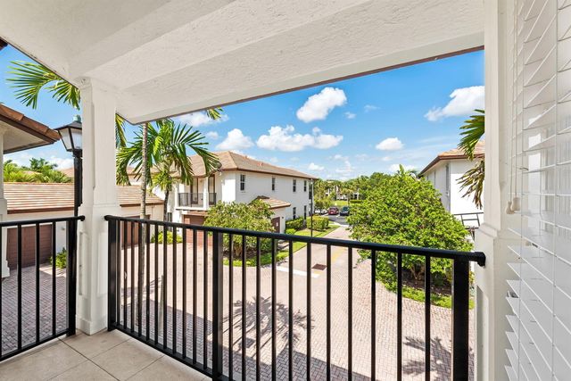4750 Monarch Way, Coconut Creek, FL 33073
