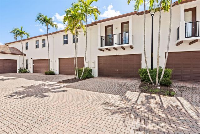 4750 Monarch Way, Coconut Creek, FL 33073