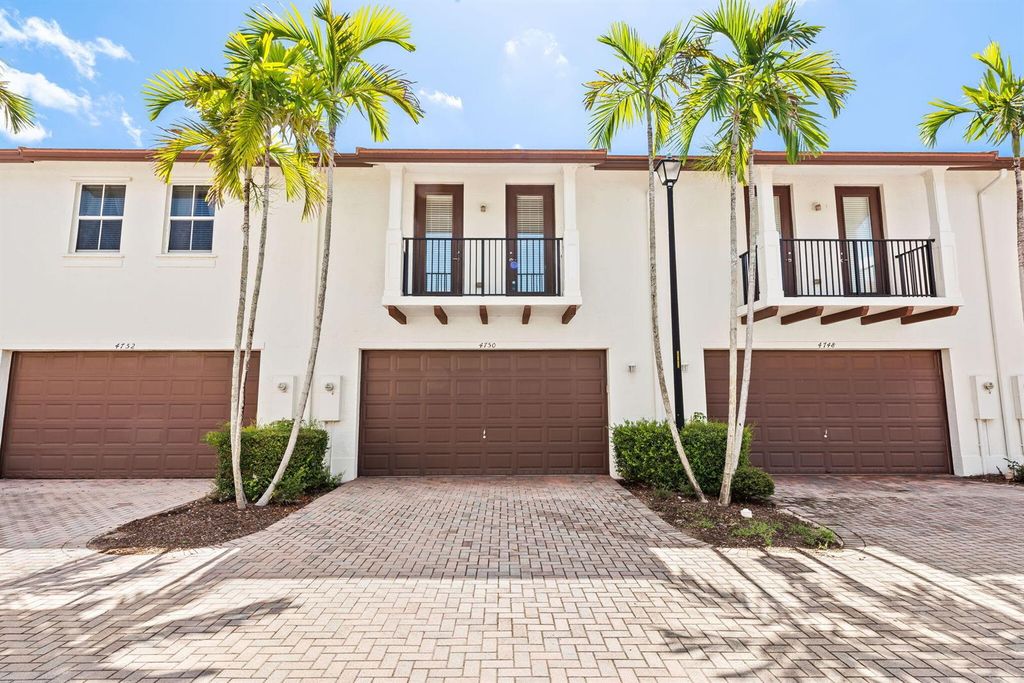 4750 Monarch Way, Coconut Creek, FL 33073