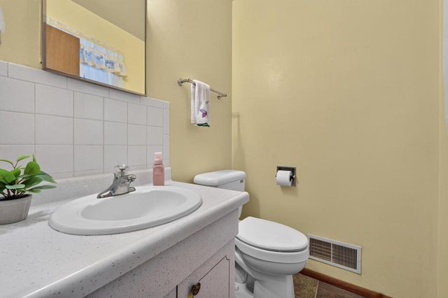 8916 S 84th STREET, Franklin, WI 53132