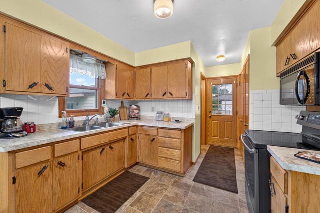 8916 S 84th STREET, Franklin, WI 53132