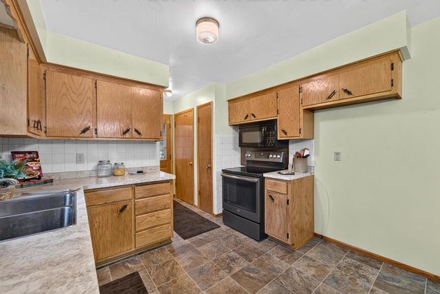 8916 S 84th STREET, Franklin, WI 53132