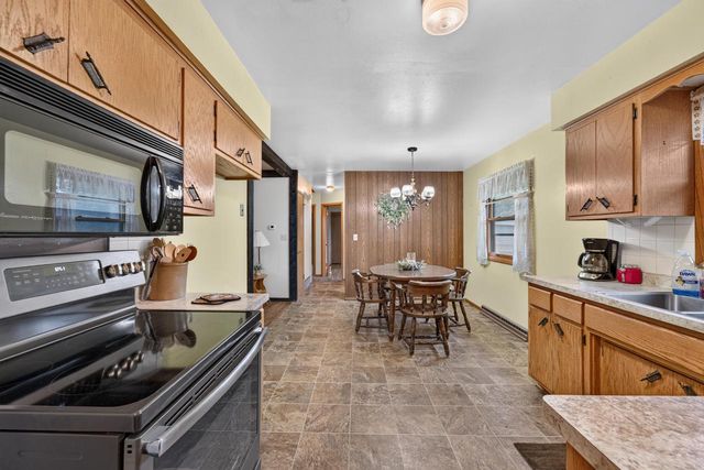 8916 S 84th STREET, Franklin, WI 53132