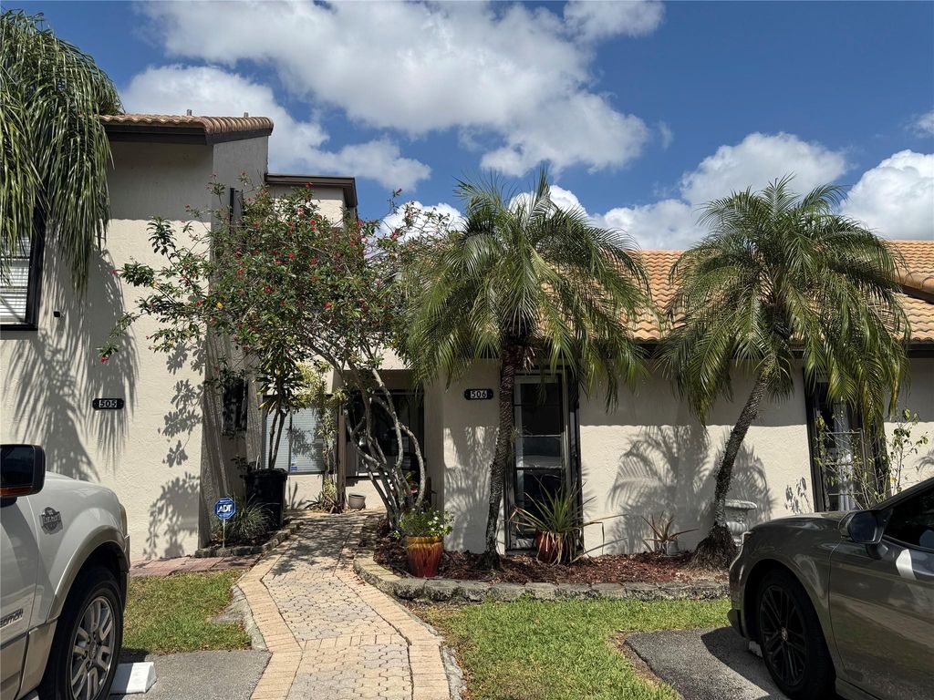 956 Mockingbird Ln, Plantation, FL 33324