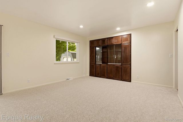 1612 Saint Marys Court, Hampton Charter Township, MI 48732