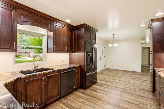 1612 Saint Marys Court, Hampton Charter Township, MI 48732