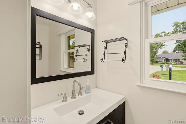 1612 Saint Marys Court, Hampton Charter Township, MI 48732