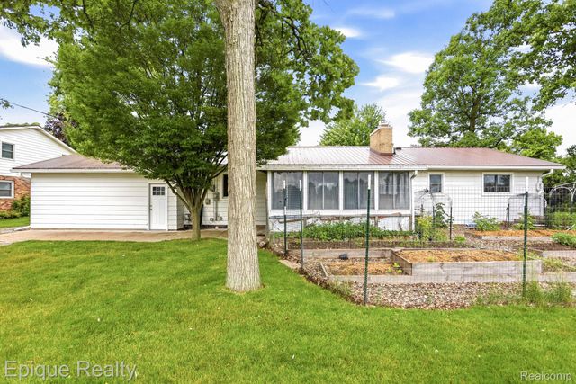 1612 Saint Marys Court, Hampton Charter Township, MI 48732